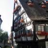 Schiefes Haus