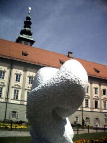 Vor dem Landhaus