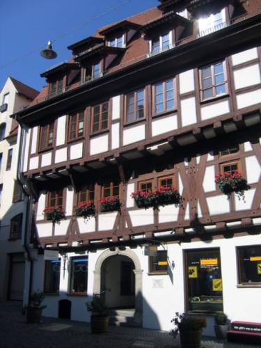 Schiefes Haus