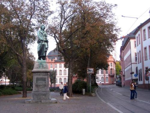 Schillerplatz