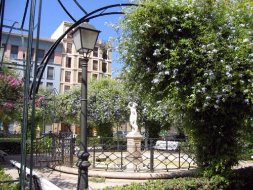 Plaza Don Juan de Vilarasa