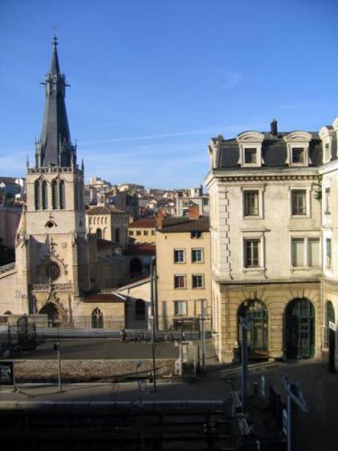 Gare St-Paul, Église St-Paul