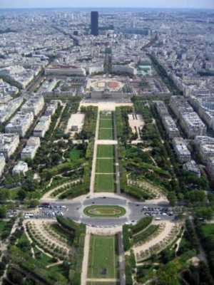 Parc du Champ de Mars, Tour Montparnasse