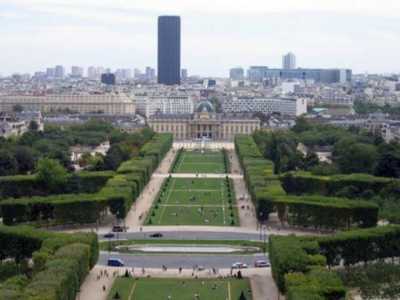 Parc du Champ de Mars, Tour Montparnasse