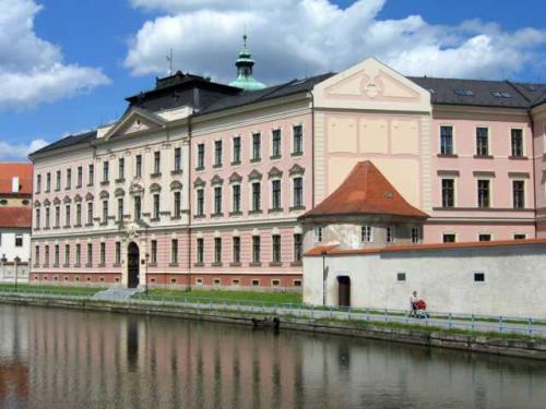 Zátkovo nábřeží