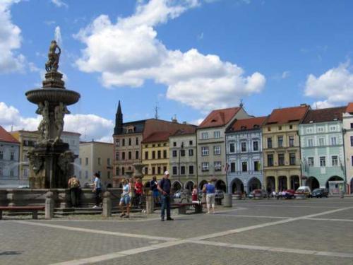 Náměstí Přemysla Otakara II., Samsonova kašna