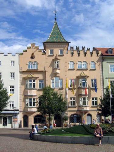Rathaus ~ Municipio
