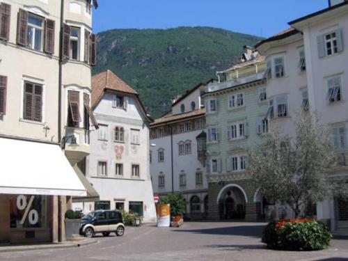 Kornplatz ~ Piazza del Grano