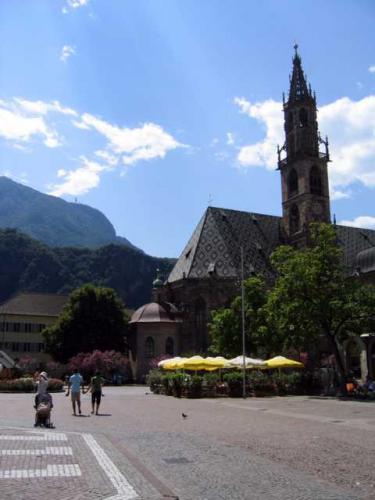Dominikanerplatz ~ Piazza Domenicani