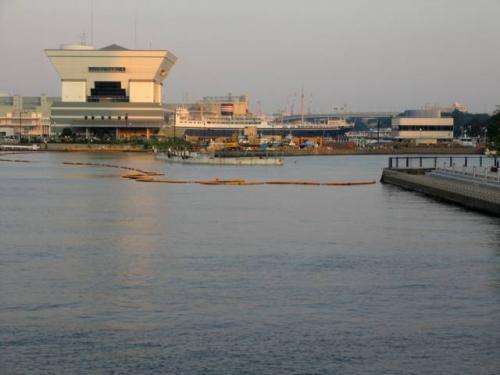 Oosanbashi, Pier building Â· å¤§æ¡Ÿæ©‹ãµé ­ãƒ“ãƒ«