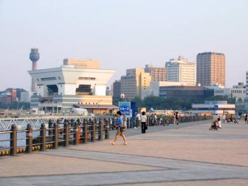 Oosanbashi, Pier building Â· å¤§æ¡Ÿæ©‹ãµé ­ãƒ“ãƒ«