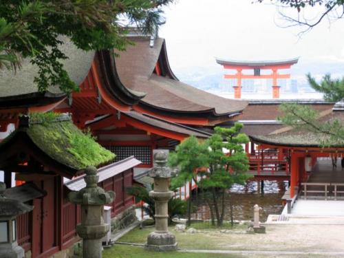 Itsukushima Shrine · 厳島神社