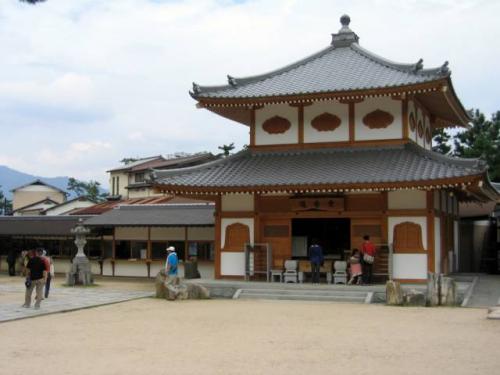 Itsukushima Shrine · 厳島神社