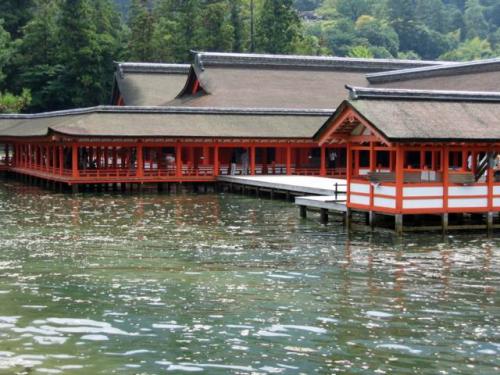 Itsukushima Shrine · 厳島神社
