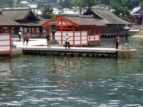 Itsukushima Shrine · 厳島神社