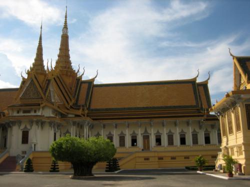 Royal Palace · ព្រះបរមរាជាវាំងនៃរាជាណាចក្រកម្ពុជា