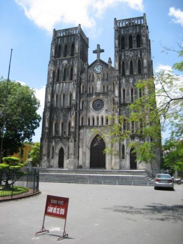 St-Joseph Cathedral · Nhà thờ lớn ở trung tâm thành
