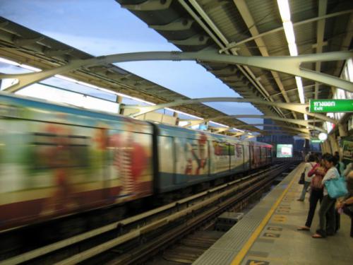 Skytrain · รถไฟฟ้าบีทีเอส
