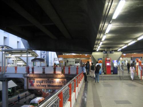 Skytrain · รถไฟฟ้าบีทีเอส
